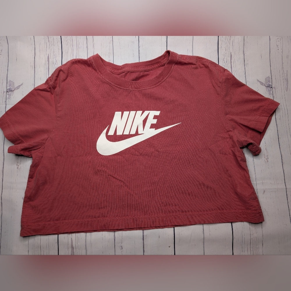 Nike Women's Cropped Logo Tee in Rose Red